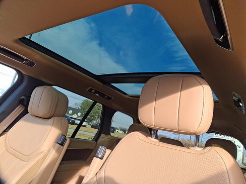 New 2026 Land Rover Range Rover SE image 11