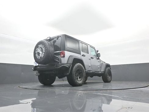 Used 2017 Jeep Wrangler Unlimited Rubicon w/ Connectivity Group image 32