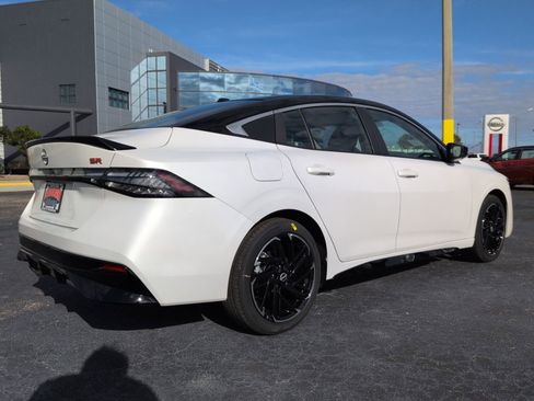 New 2026 Nissan Sentra SR w/ Floor Mat Package FWD image 4