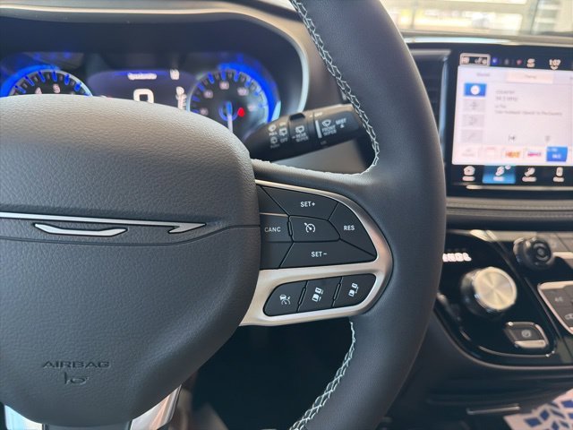 New 2027 Chrysler Pacifica Select FWD image 33