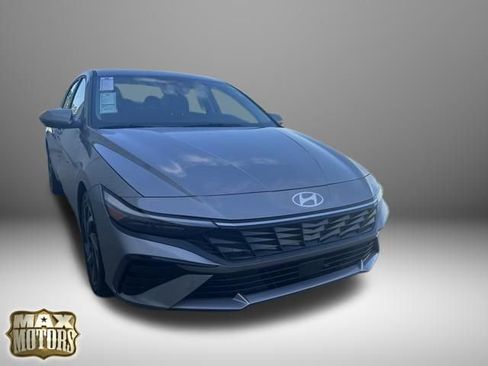 Used 2025 Hyundai Elantra Limited FWD image 14
