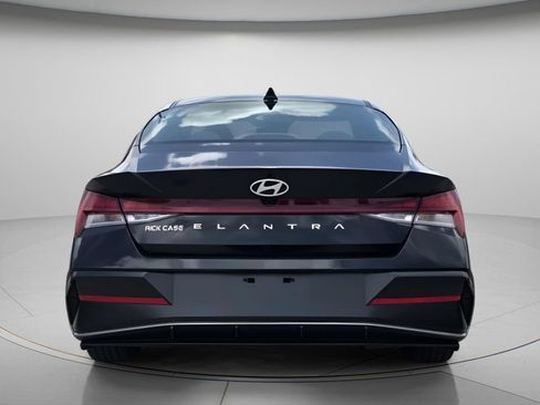 Certified 2025 Hyundai Elantra SEL FWD image 6