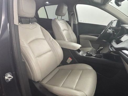 Used 2023 Cadillac XT4 Luxury image 16
