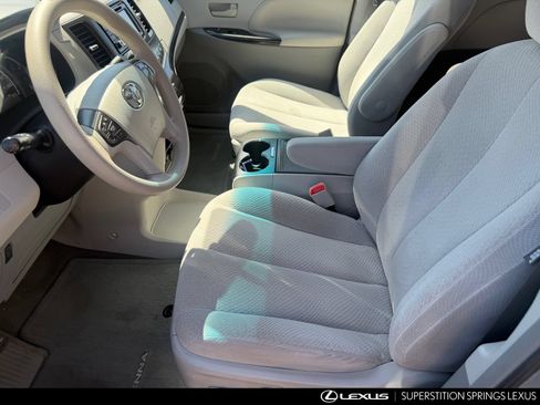 Used 2014 Toyota Sienna LE FWD image 8