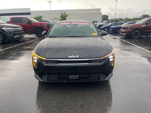 Used 2025 Kia K4 LX FWD image 2