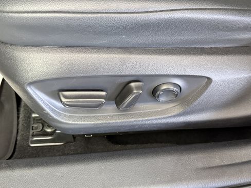 Used 2021 Toyota Camry SE w/ Convenience Package image 17