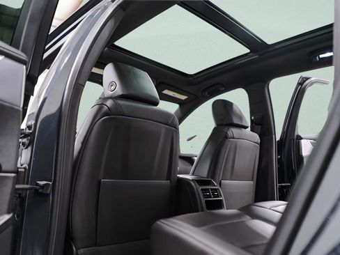 Used 2022 Cadillac XT5 Premium Luxury w/ LPO, Floor Liner Package image 29