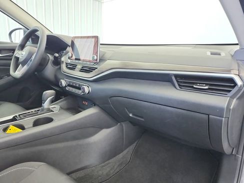 Used 2025 Nissan Altima 2.5 SV image 38