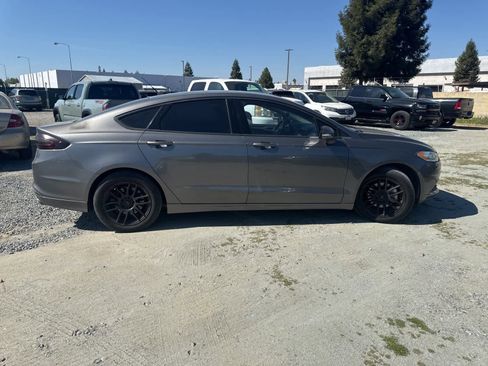 Used 2014 Ford Fusion SE w/ Equipment Group 202A image 4