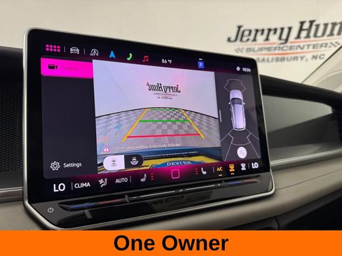 Used 2025 Volkswagen Tiguan SE w/ Panoramic Sunroof Package AWD/4WD image 4