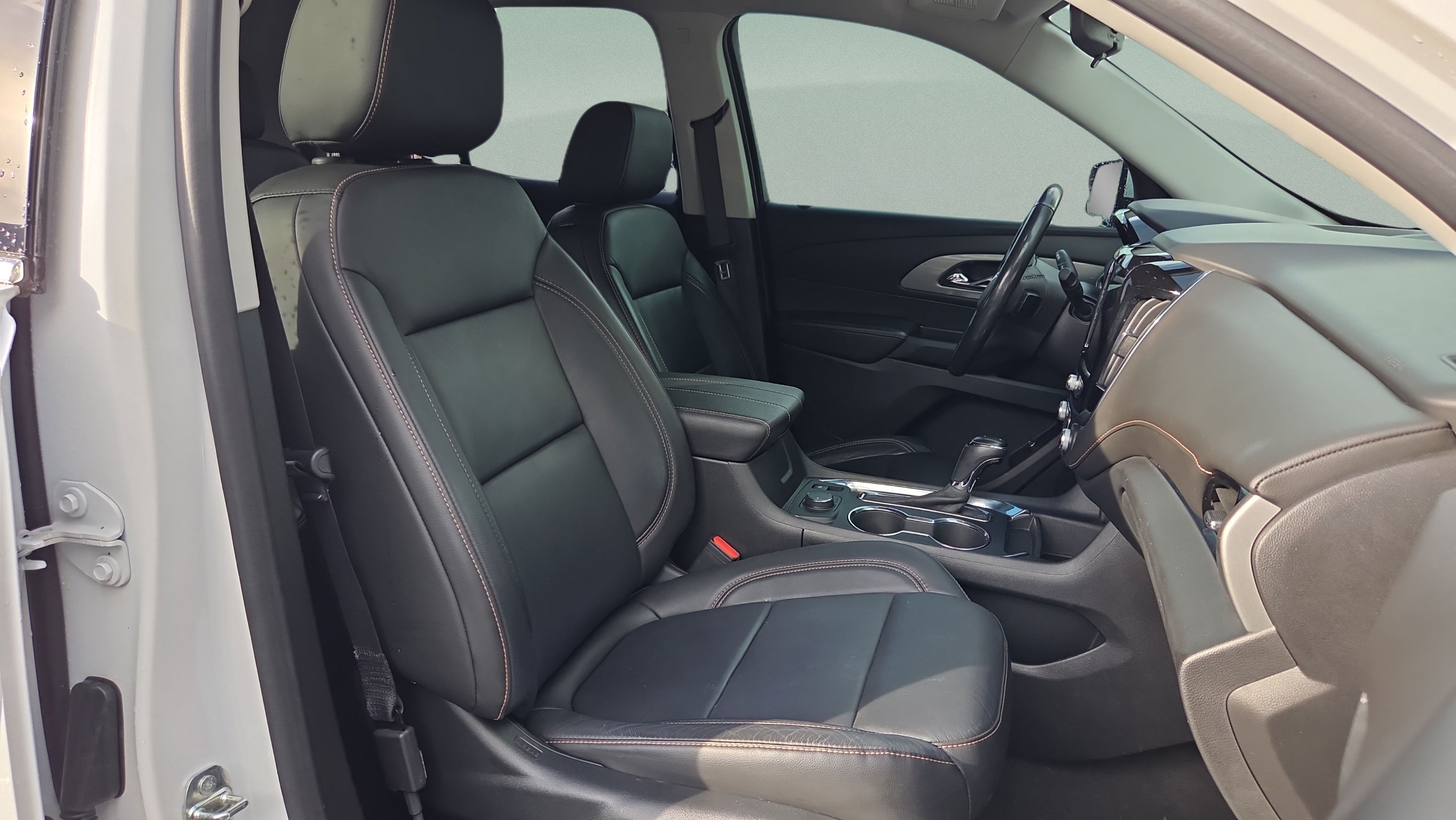 Used 2020 Chevrolet Traverse LT FWD image 15