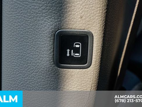 Used 2024 Chrysler Pacifica Touring-L FWD image 34
