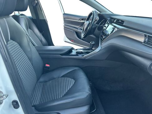 Used 2020 Toyota Camry SE w/ Cold Weather Package image 17