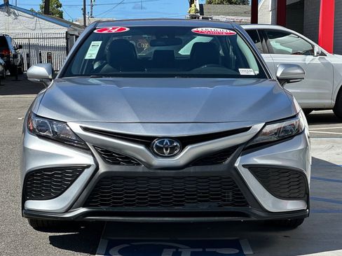 Used 2024 Toyota Camry SE image 9