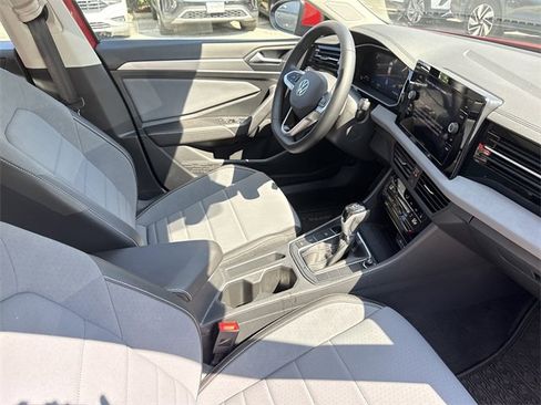 Used 2025 Volkswagen Jetta SE w/ Sunroof Package image 27