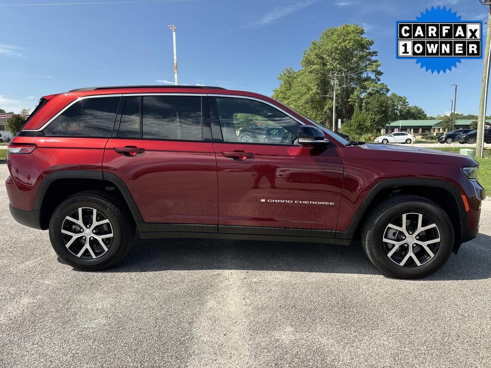 Used 2024 Jeep Grand Cherokee Limited RWD image 2