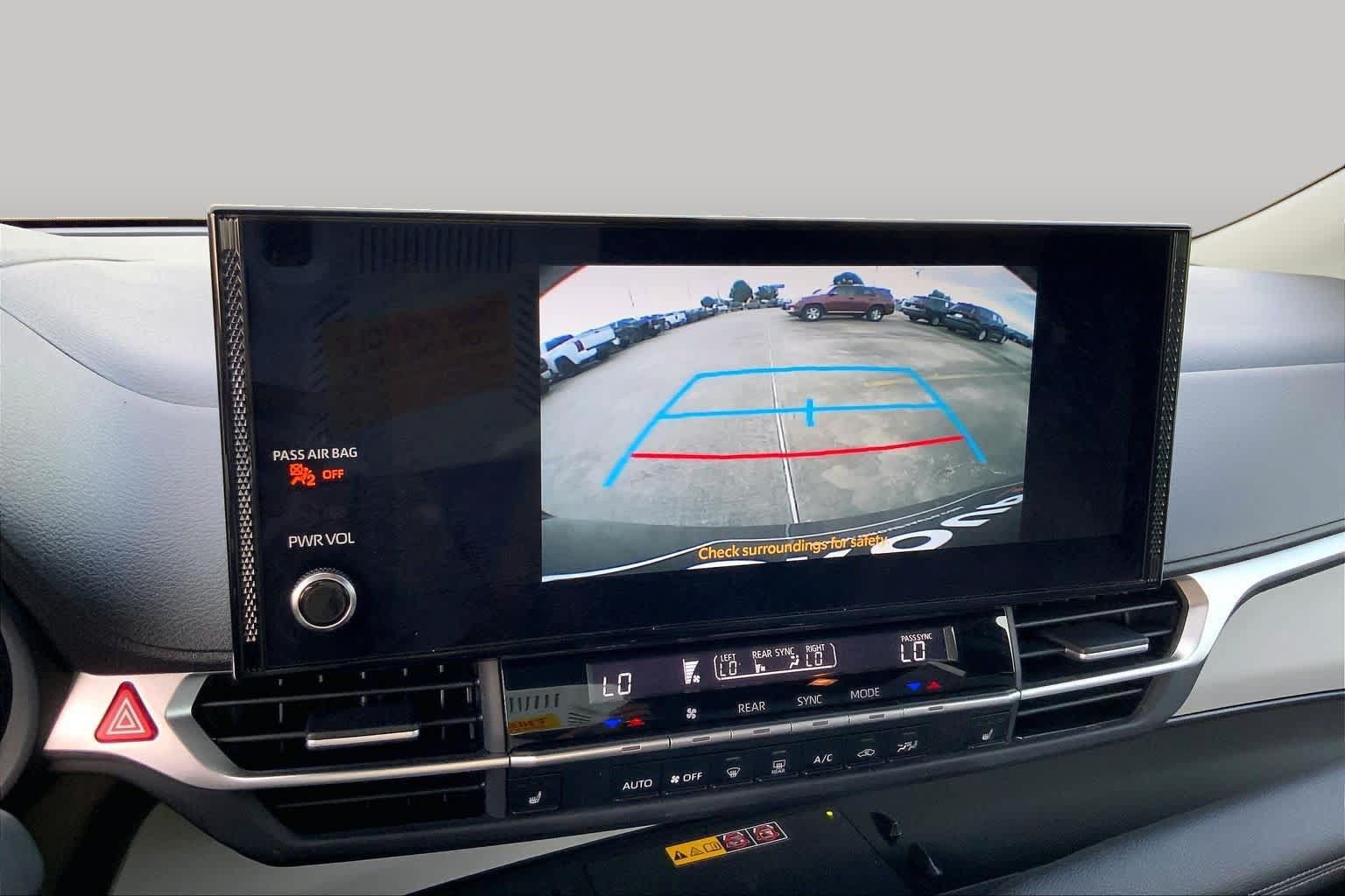 Certified 2025 Toyota Sienna XLE FWD image 26