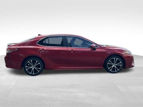 Used 2019 Toyota Camry SE FWD image 6