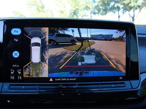 Certified 2025 Volkswagen Atlas SEL Premium R-Line image 18