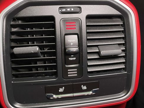 Used 2023 Porsche Macan image 25