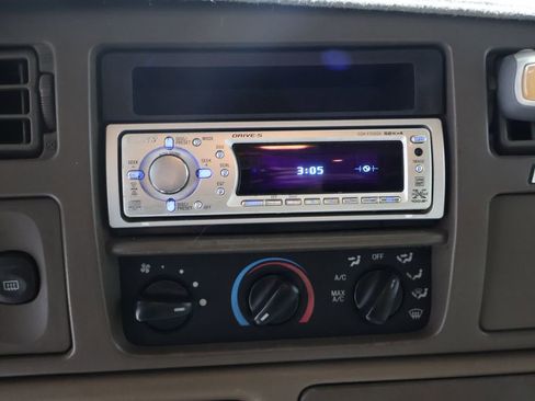 Used 2000 Ford Excursion XLT image 26