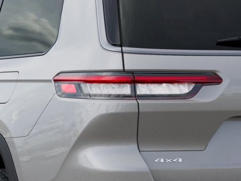 New 2026 Jeep Grand Cherokee L Limited AWD/4WD image 9