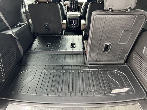 Used 2025 GMC Yukon Denali Ultimate AWD/4WD image 18