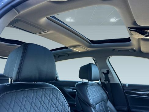 Used 2019 BMW 750i w/ Executive Package image 16