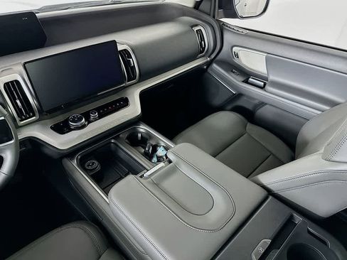 New 2026 Ford Expedition Active image 11