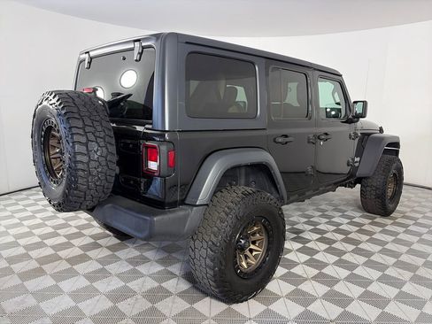 Used 2019 Jeep Wrangler Unlimited Sport S AWD/4WD image 7