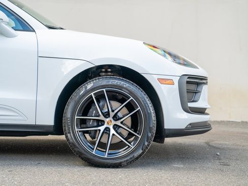Certified 2025 Porsche Macan image 9