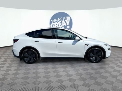 Used 2026 Tesla Model Y Long Range image 4