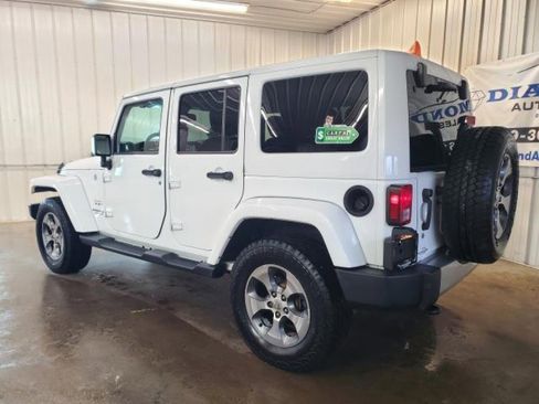 Used 2017 Jeep Wrangler Unlimited Sahara w/ Connectivity Group image 4