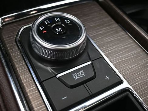 Used 2024 Ford Expedition Limited image 23