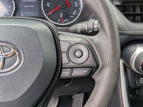 Used 2022 Toyota RAV4 XLE image 19