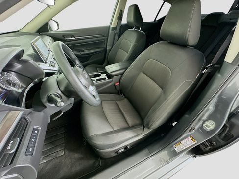 Used 2024 Nissan Altima 2.5 SV FWD image 13