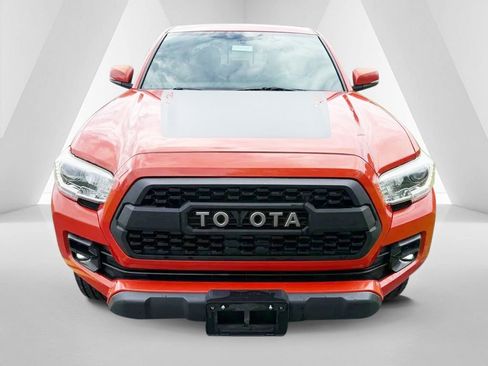 Used 2017 Toyota Tacoma TRD Off-Road AWD/4WD image 2