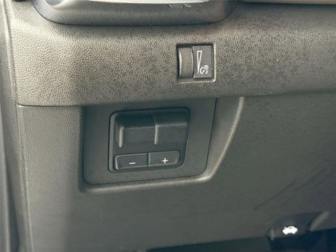 Used 2023 GMC Canyon Denali image 16