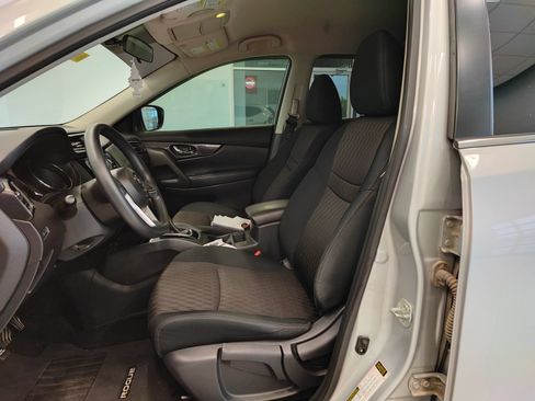 Used 2017 Nissan Rogue S AWD/4WD image 9