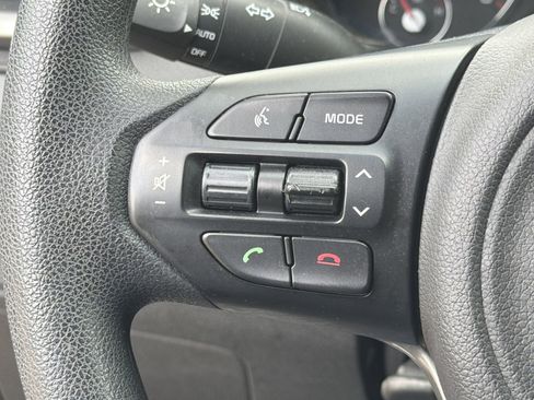 Used 2016 Kia Sorento FWD image 9