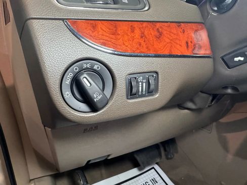 Used 2014 Chrysler Town & Country Touring-L w/ Driver Convenience Group image 24