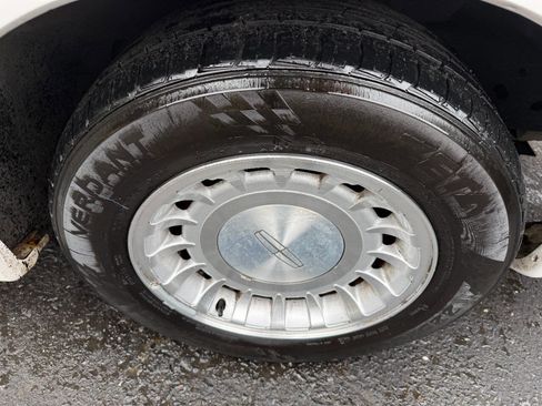 Used 2000 Lincoln Town Car Executive image 12