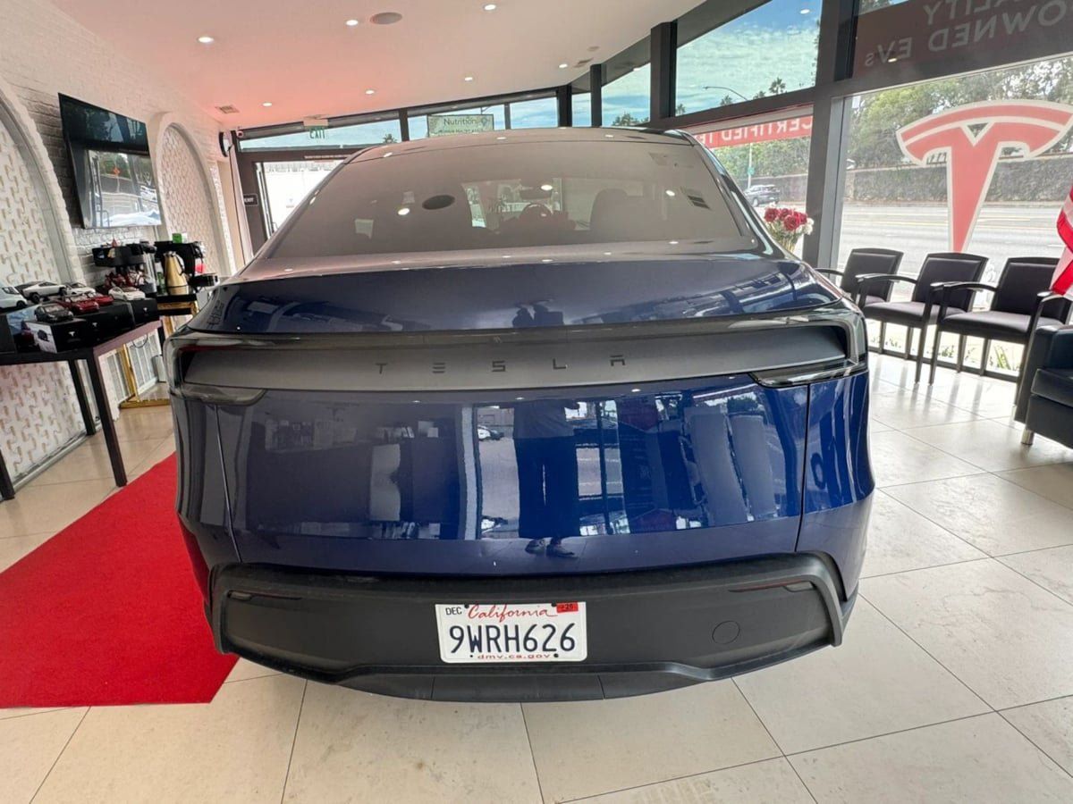 Used 2026 Tesla Model Y 2WD image 5