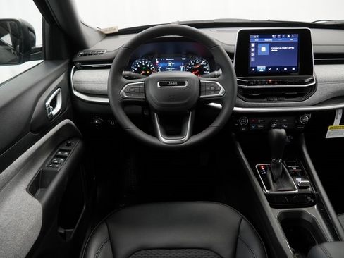 New 2026 Jeep Compass Latitude image 18