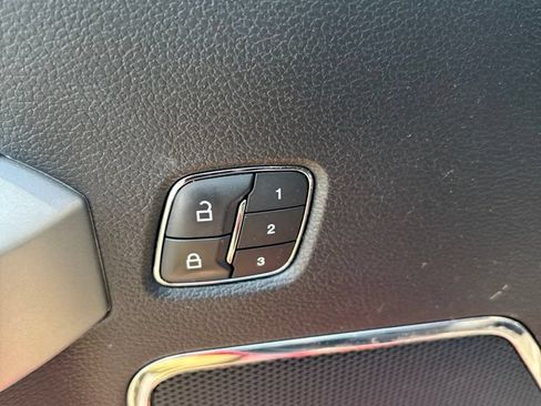 Used 2019 Ford F150 Lariat w/ Equipment Group 502A Luxury AWD/4WD image 10