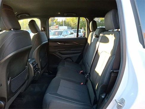 Certified 2024 Jeep Grand Cherokee Laredo w/ Trailer Tow Package image 13