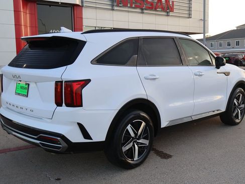 Used 2022 Kia Sorento EX w/ Panoramic Sunroof Package FWD image 6