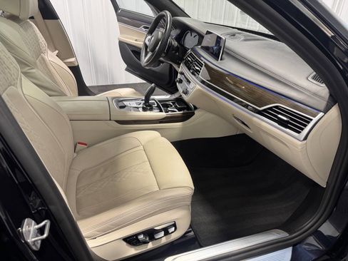 Used 2019 BMW M760i xDrive w/ Luxury Rear Seating Package image 32