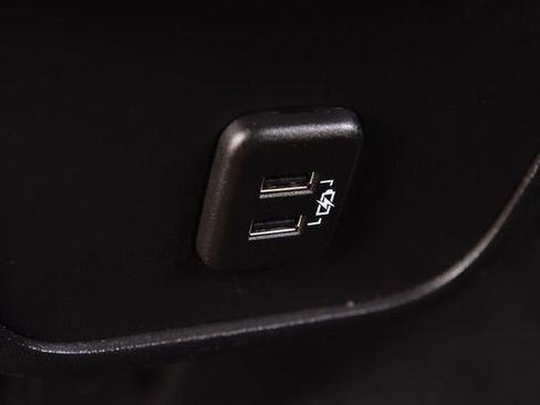 Used 2024 GMC Terrain SLT image 25