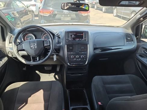 Used 2018 Dodge Grand Caravan SE FWD image 7